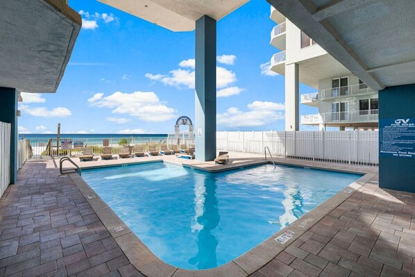 A heated pool - Spectacular Big 3BD Beachfront Condo! Sleeps 10 (Panama City Beach)