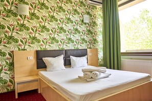 標準雙人房 | 書桌、免費無線上網