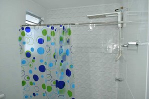 Toallas, jabón y papel higiénico