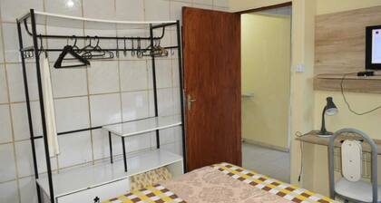 Cozy room, with TV access to over 400 channels from around the world. Nice place