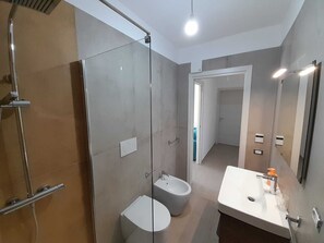 Haartrockner, Seife, Toilettenpapier