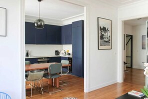 Dining - Family apartment for 2 adults and 3 children (Paris)