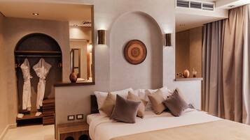 Jacuzzi sea front (adults only +16 years) | Egyptian cotton sheets, premium bedding, minibar, in-room safe