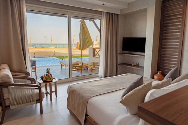 Swim-up | Lakens van Egyptisch katoen, luxe beddengoed, een minibar
