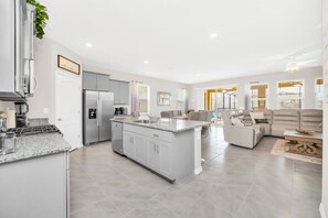 Fridge, microwave, oven, stovetop - Spacious 7Bed Home with Pool and Spa-7704OML (Davenport)