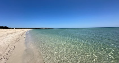 Beach Retreat - Family & Pet Friendly + only 400m from beach