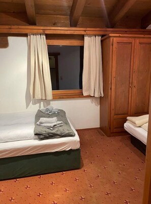 2 slaapkamers, een strijkplank/strijkijzer, wifi, beddengoed