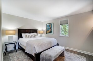 4 bedrooms, desk, iron/ironing board, free WiFi