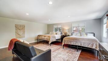 4 bedrooms, desk, iron/ironing board, free WiFi