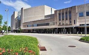 Exterior - Great for a Family Getaway! Hotel Close to Oklahoma City Zoo! Pet Friendly! (Oklahoma City)