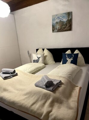 1 habitación, tabla de planchar con plancha, wifi y ropa de cama 
