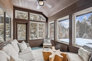 Smart TV, fireplace