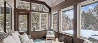 Trapp Alpine Chalet at von Trapp Family Lodge: 4 br, a/c, firepit, deck & views, resort amenities!