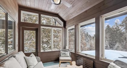 Trapp Alpine Chalet at von Trapp Family Lodge: 4 br, a/c, firepit, deck & views, resort amenities!