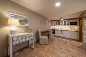 Lit avec matelas en mousse à mémoire, coffre-fort, décor unique