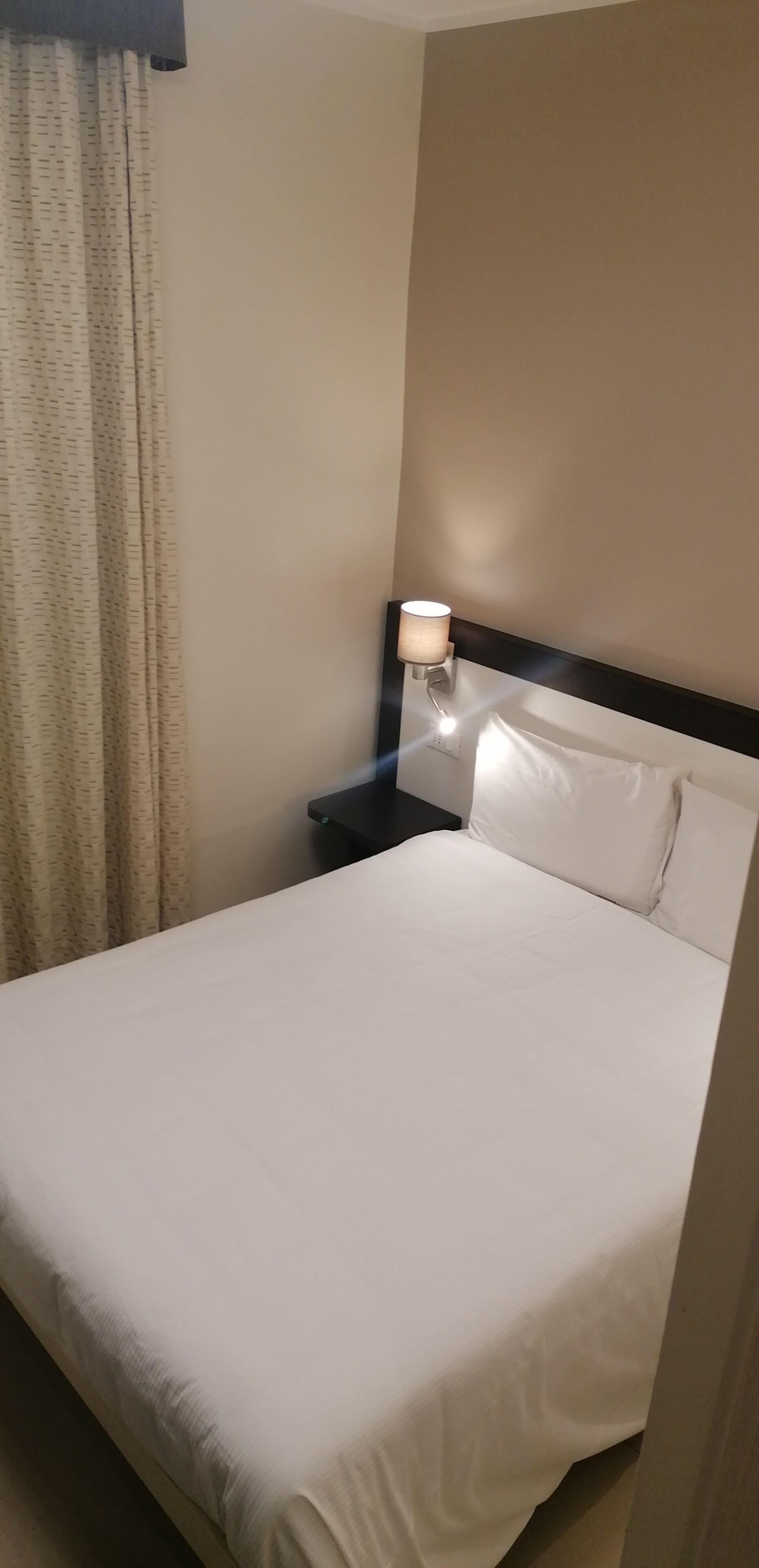 Rom – superior | Sengetøy av topp kvalitet, dundyner, safe på rommet og skrivebord