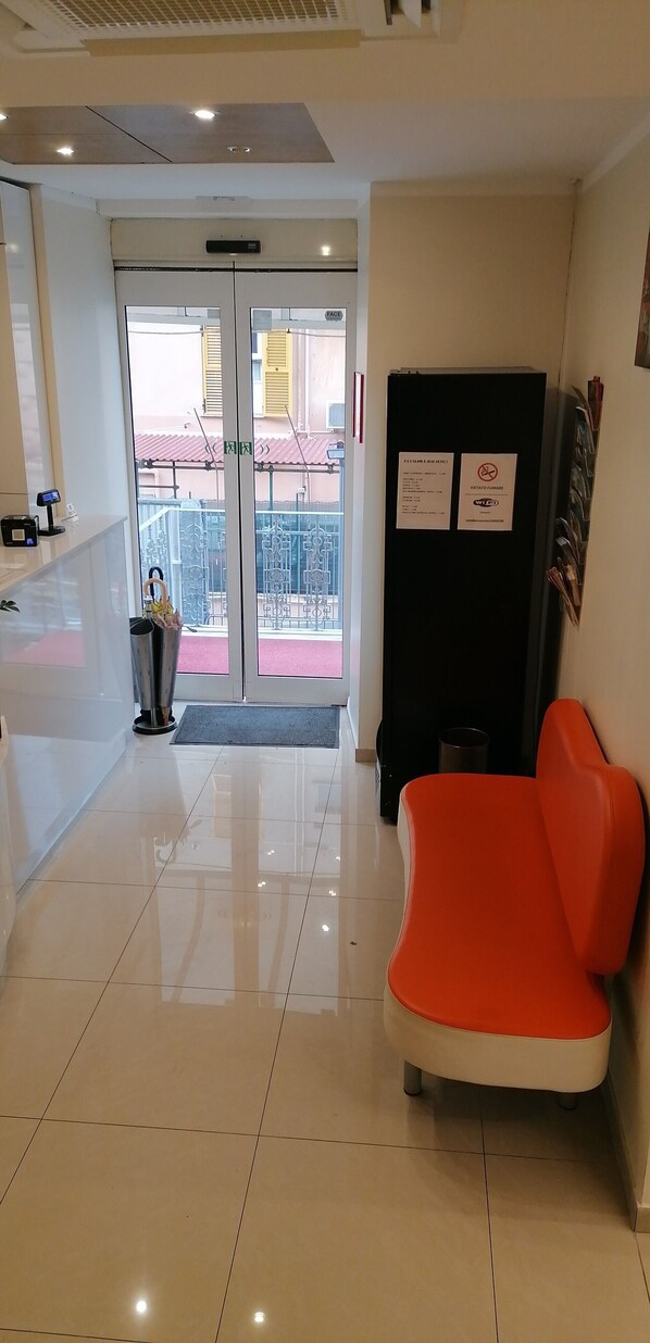 Reception - Affittacamere Boccascena (Genoa)