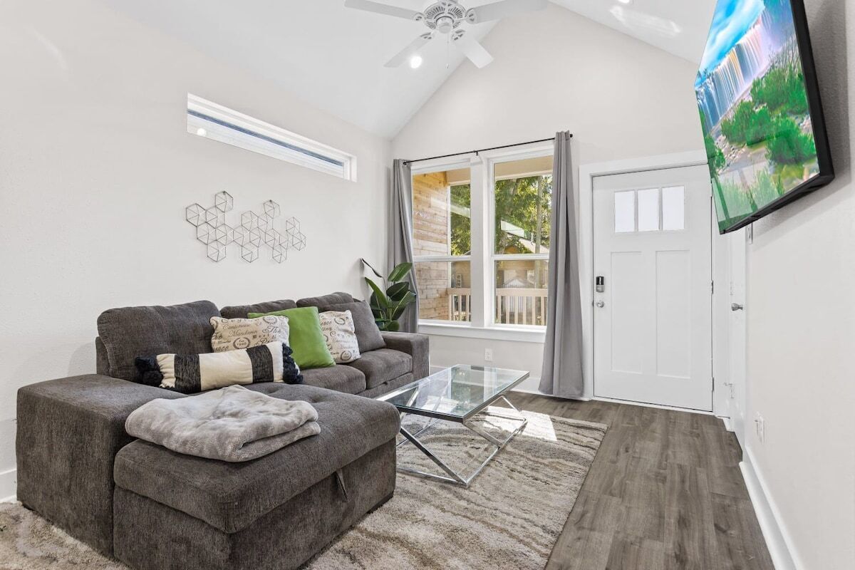 Modern 3Bd Home Mins From Downtown & Galleria