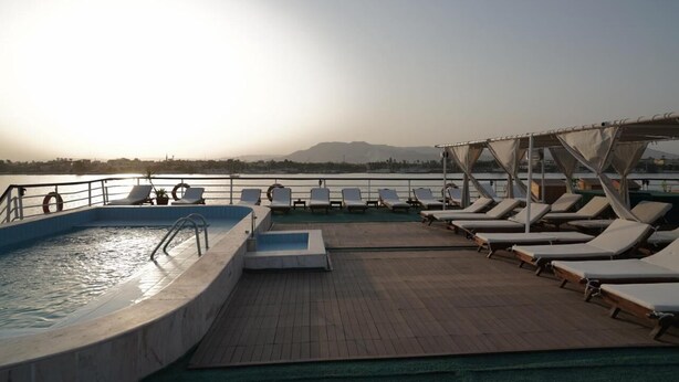Pool - MS Royal Adventure (Luxor)