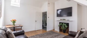 Castle Garden View - Two Steps from Central Rochester High Street