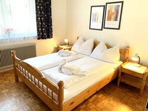 1 dormitorio, tabla de planchar con plancha, wifi gratis y ropa de cama