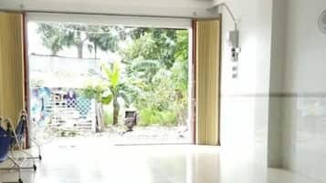 Individually furnished, desk, free WiFi, bed sheets