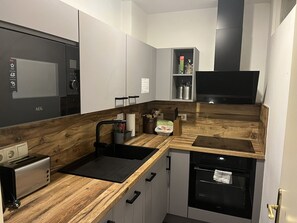 Fridge, microwave, oven, stovetop