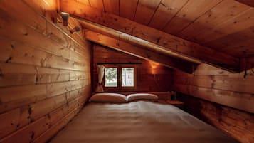 Family House, 2 Bedrooms (Chalet Soleada) | 2 bedrooms, laptop workspace, iron/ironing board, free WiFi