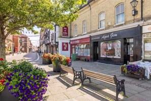 Exterior - Castle Garden View - Two Steps Away from Central Rochester High Street (Rochester)
