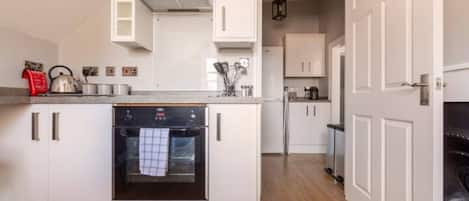 Frigorifero, microonde, forno, macchina per tè/caffè