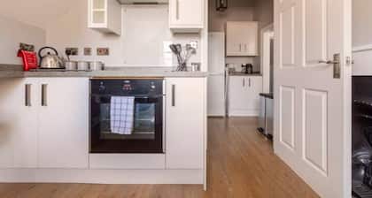 Castle Garden View - Two Steps Away from Central Rochester High Street