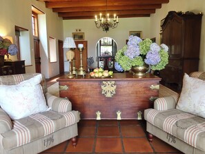 Interior entrance - Navarre Residence (Stellenbosch)