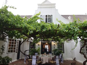 Villa | Terrace/patio - Navarre Residence (Stellenbosch)