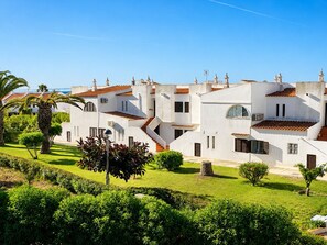 Exterior - Fully equipped, by the sea in a quiet residential area near Olhão. (Moncarapacho)