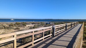 Beach nearby, beach towels - Fully equipped, by the sea in a quiet residential area near Olhão. (Moncarapacho)