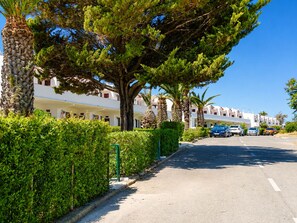 Exterior - Fully equipped, by the sea in a quiet residential area near Olhão. (Moncarapacho)