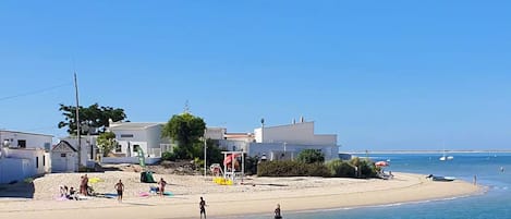 靠近海滩、沙滩毛巾
