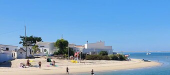 Fully equipped, by the sea in a quiet residential area near Olhão.