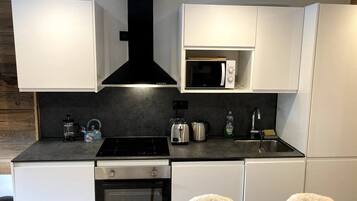 Refrigerador, microondas, horno, lavavajillas