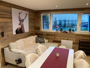 TV, stereo - Near the Snowfront Modern Apartment (Courchevel)