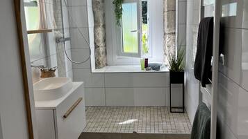 Family House | Bathroom