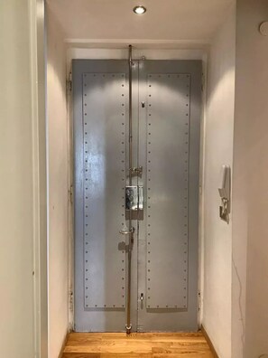 Hair dryer, towels, soap, toilet paper - 1 bedroom apartment in rome (Roma)