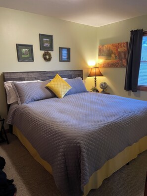 2 chambres, coffre-fort, bureau, fer et planche à repasser