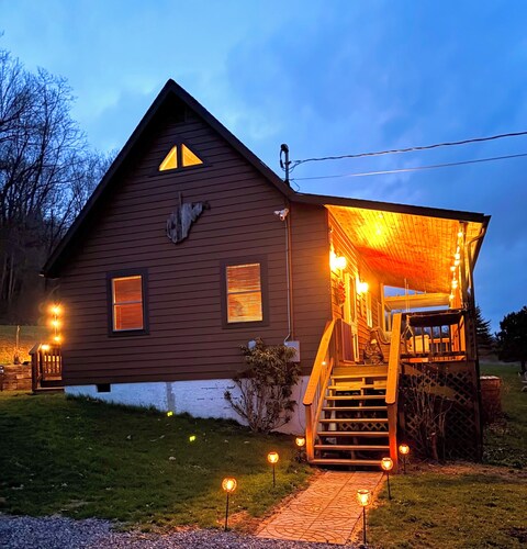 Cozy Mountain Escape - Hot Tub - Mountain Views - Games - Fire Pit - Vet Owned