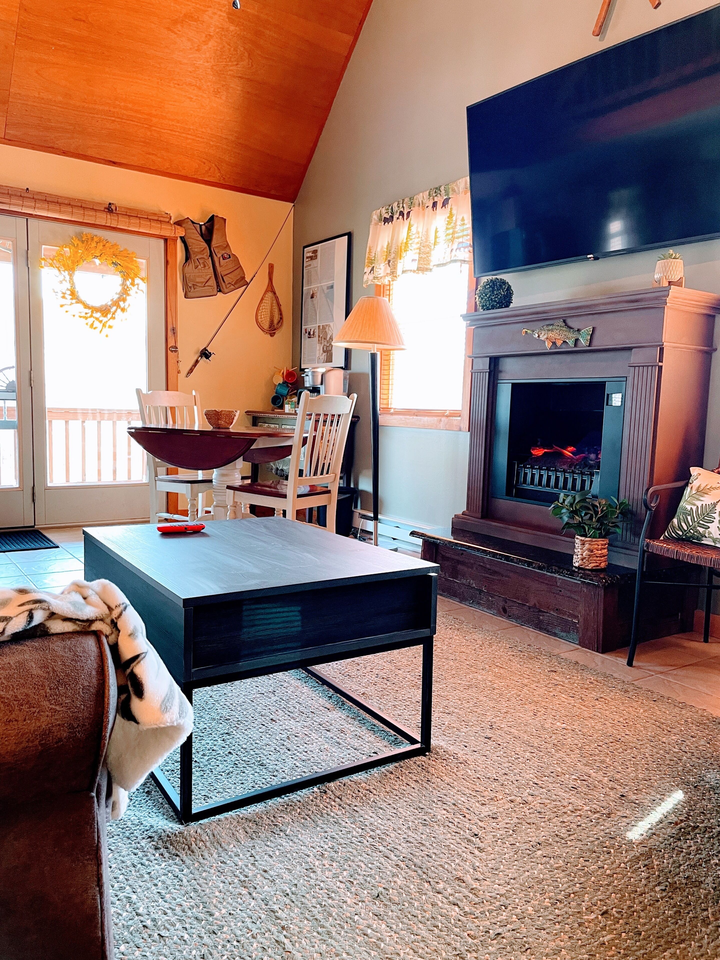 Smart-TV, peis, bøker og PC-skjermer