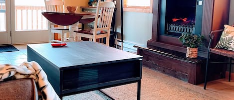 Smart-TV, peis, bøker og PC-skjermer