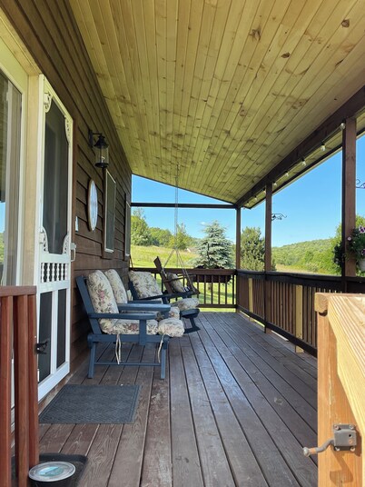 Fantastic Cabin!!!  Mountain Views  King Bed  Fast Wifi  Veteran Owned