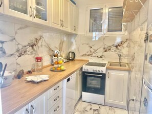 Private kitchen - Holiday Home Asia (Budva)