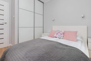 1 habitación, tabla de planchar con plancha, wifi y ropa de cama 