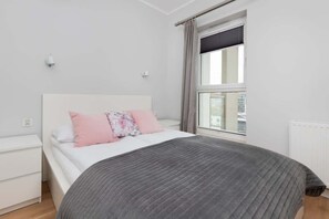 1 habitación, tabla de planchar con plancha, cuna de viaje y wifi 